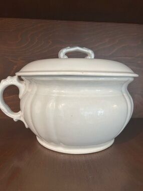 ALFRED MEAKIN IRONSTONE CHAMBER POT WITH LID ENGLAND